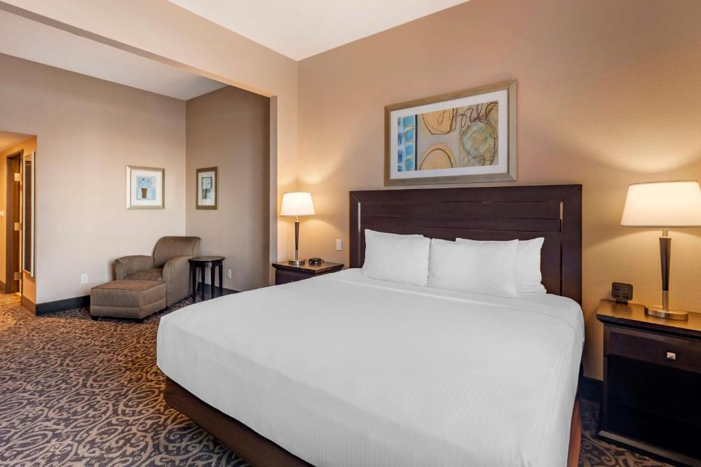King Room with Bath Tub - Disability Access/Non-Smoking  interior